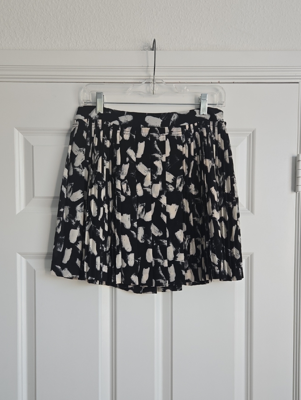Banana Republic Black and White Brushstroke Pleated Skirt